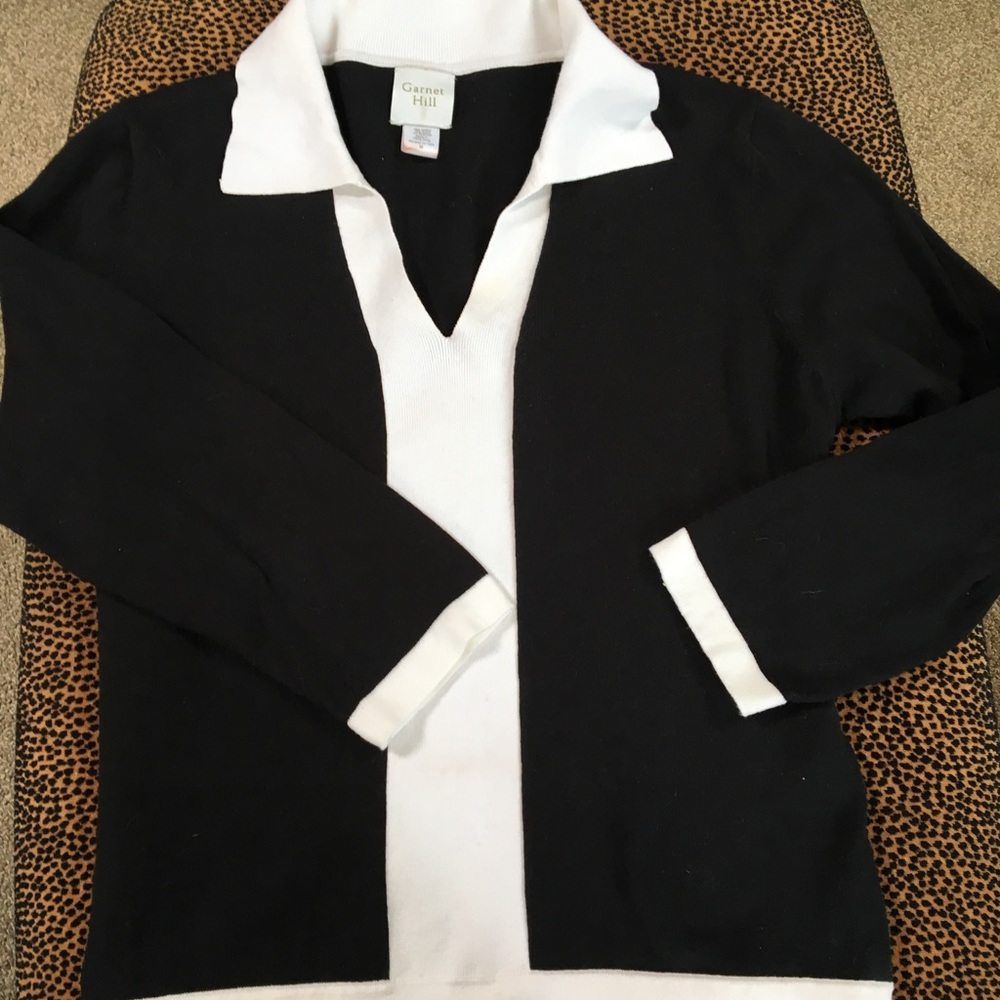 Great Garnet Hill black and white knit top!
